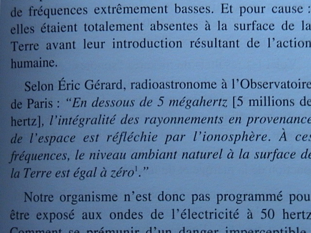Quel est le niveau ambiant naturel de champ électromagnétique de 50 hertz (fréquence de l’électricité) à la surface de la Terre ? Cliquez ici pour regarder la vidéo et vérifier votre réponse dans cet extrait du chapitre 8 “Électropollution des lieux de vie, des mesures étonnantes” Quel est le niveau ambiant naturel de champ électromagnétique de 50 hertz (fréquence de l’électricité) à la surface de la Terre ?