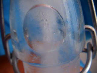 Vidéo version MPG 342-Examen de la bouteille d'eau gelée sortie du congélateur